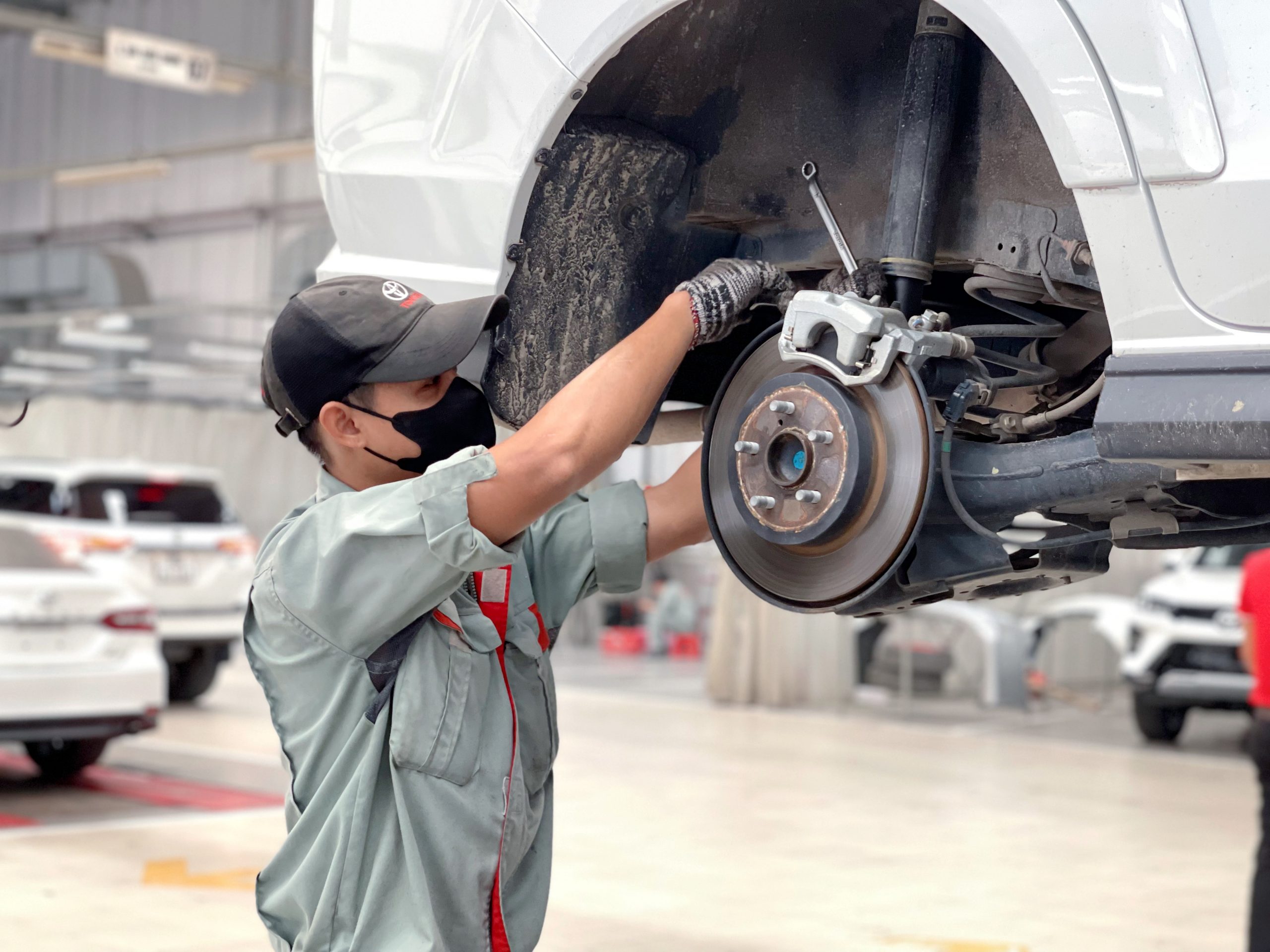 quy-trinh-bao-duong-dinh-ky-xe-toyota-scaled